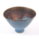 SARAH PERRY (LATE 20TH / EARLY 21ST CENTURY SCHOOL) Bowl in blue and trailing copper coloured glaze,