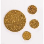 AN ANTIQUE ISLAMIC YELLOW METAL COIN 28mm diameter, approximately 13 grams and three small antique