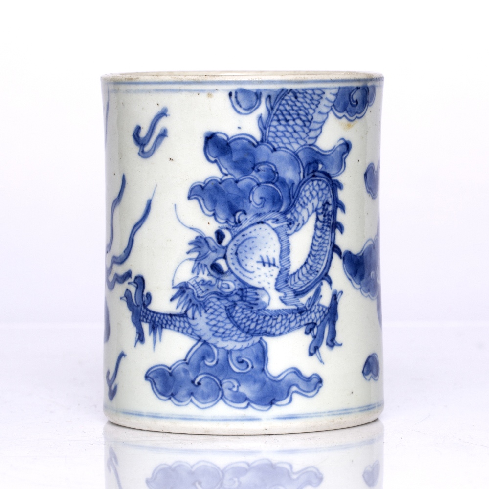 A Chinese blue and white porcelain bitong Kangxi (1662-1722) of cylindrical form decorated with a - Image 2 of 2