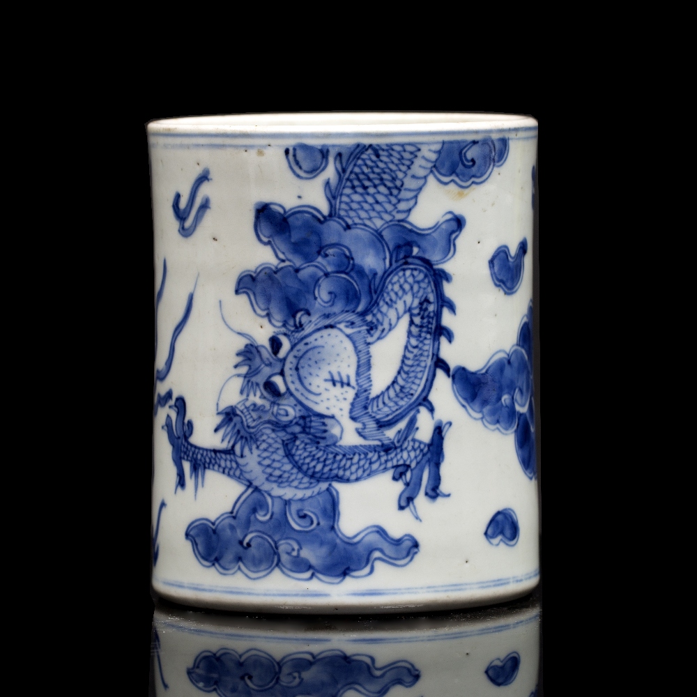 A Chinese blue and white porcelain bitong Kangxi (1662-1722) of cylindrical form decorated with a