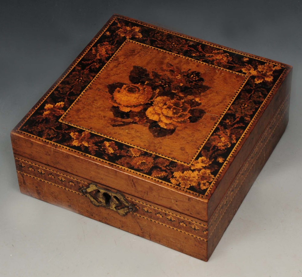 A TUNBRIDGEWARE MAPLE WOOD BOX, the lid decorated with flower spray within similar border and