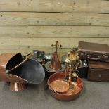 A collection of metalware, to include a copper coal scuttle,