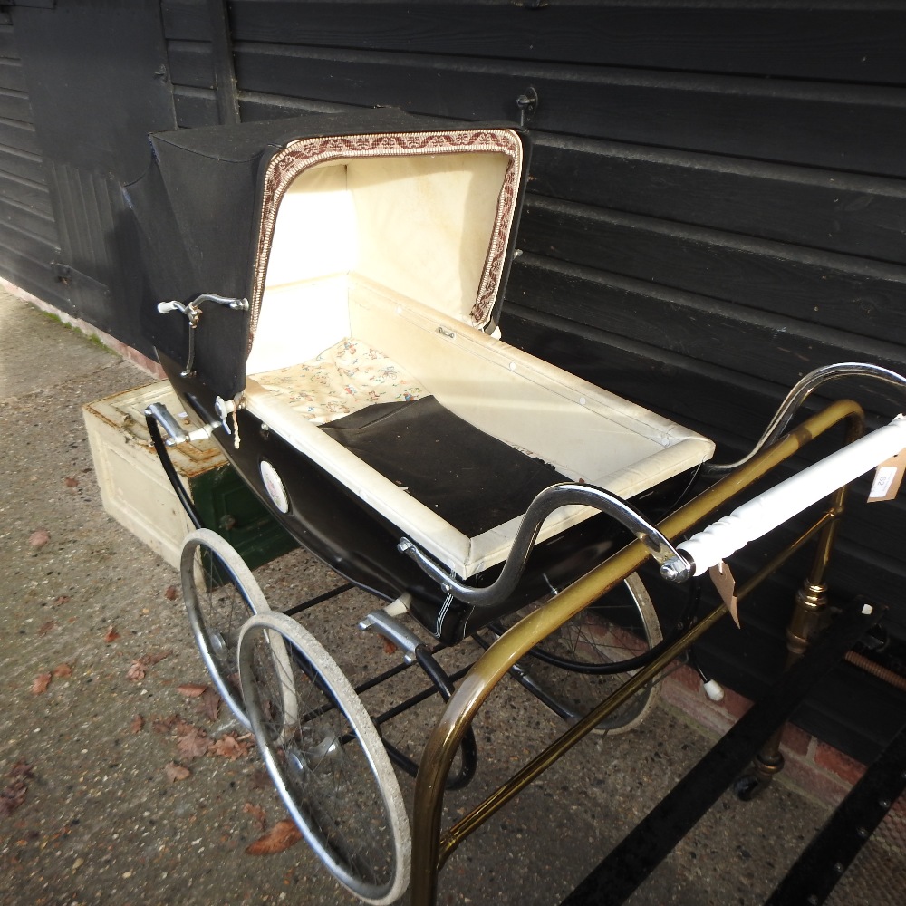 A mid 20th century Silver Cross pram - Image 12 of 13