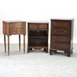A reproduction mahogany chest of drawers of small proportions, 44cm,