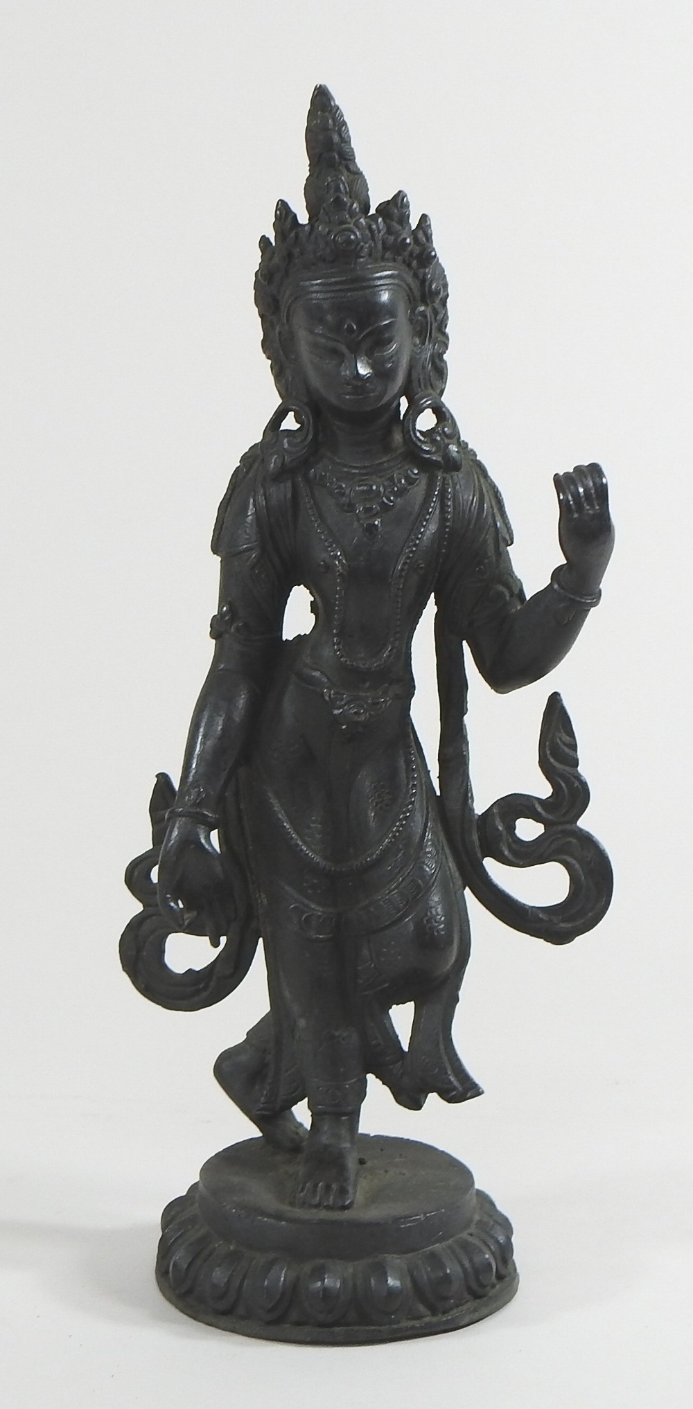 An Indian bronze figure of a deity, shown standing, on a circular base, - Image 3 of 4