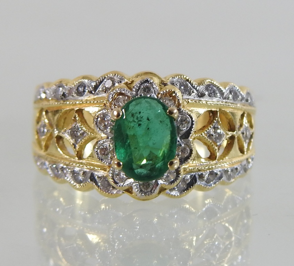 An 18 carat gold emerald and diamond cluster ring - Image 4 of 7