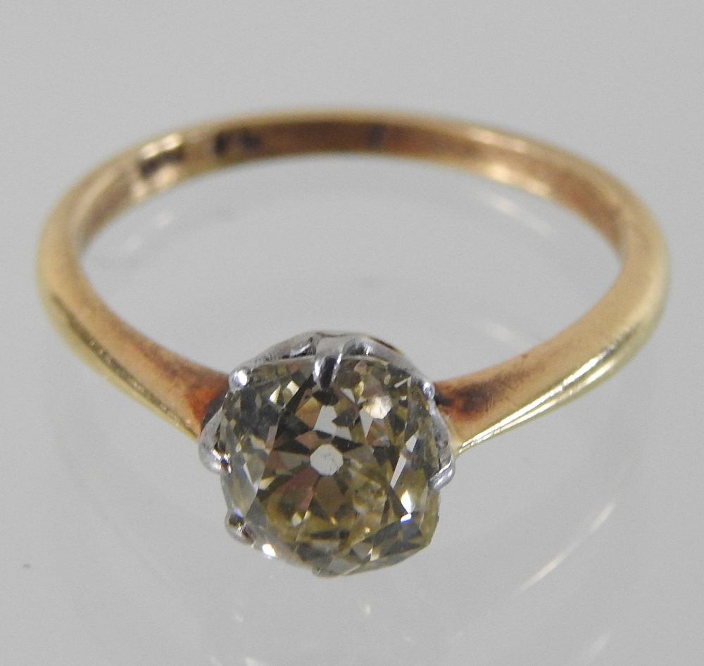 An 18 carat gold and platinum single stone diamond ring, approx 1. - Image 4 of 5