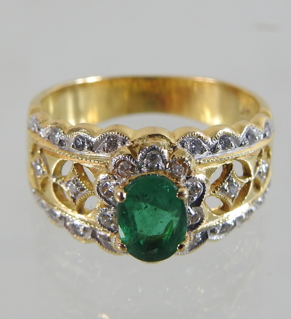 An 18 carat gold emerald and diamond cluster ring - Image 5 of 7