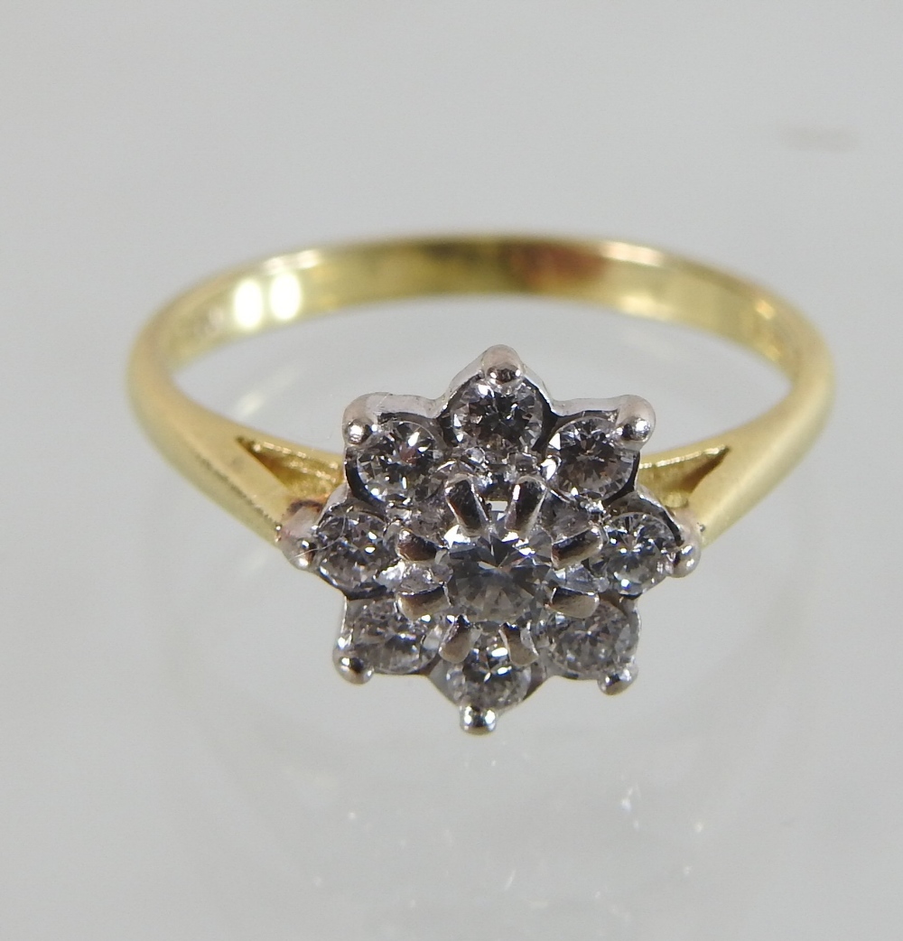 An 18 carat gold diamond cluster ring - Image 5 of 6