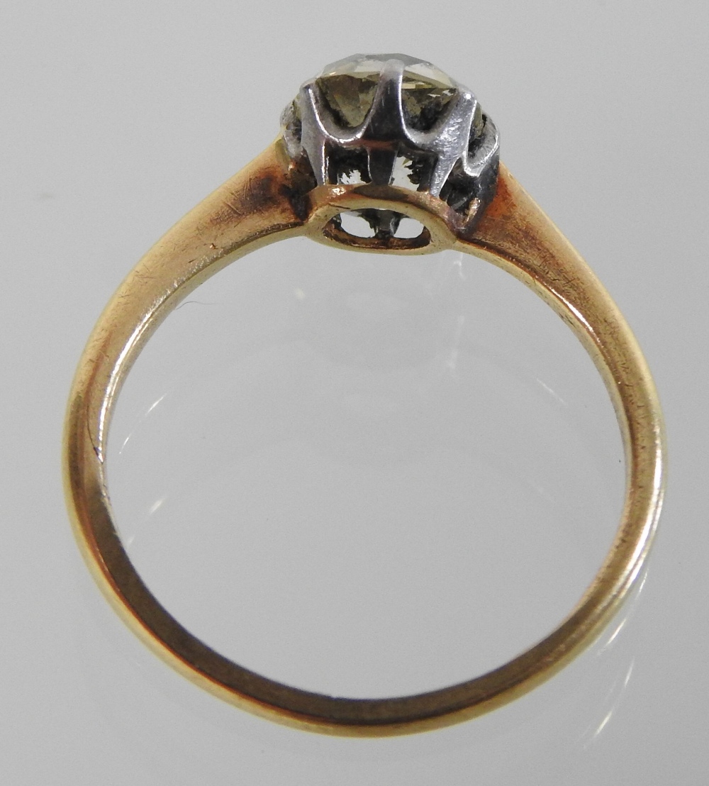 An 18 carat gold and platinum single stone diamond ring, approx 1. - Image 2 of 5