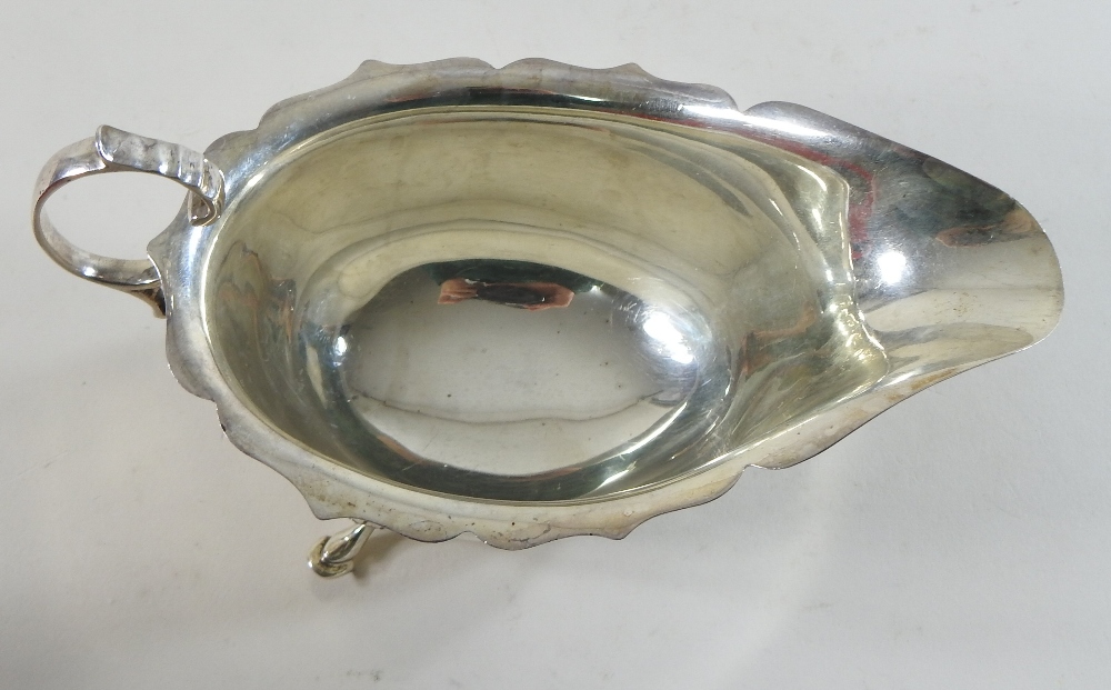 An early 20th century silver sauce boat, of helmet shape, on cabriole legs, Birmingham 1913, - Image 2 of 9