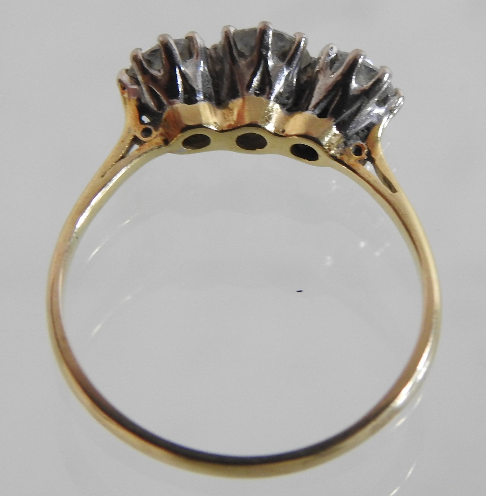 An 18 carat gold diamond three stone ring, approx 1. - Image 3 of 6