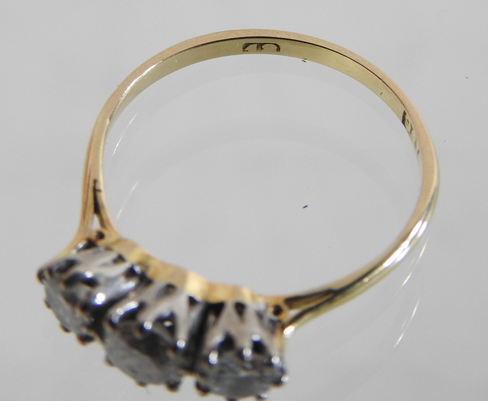 An 18 carat gold diamond three stone ring, approx 1. - Image 6 of 6