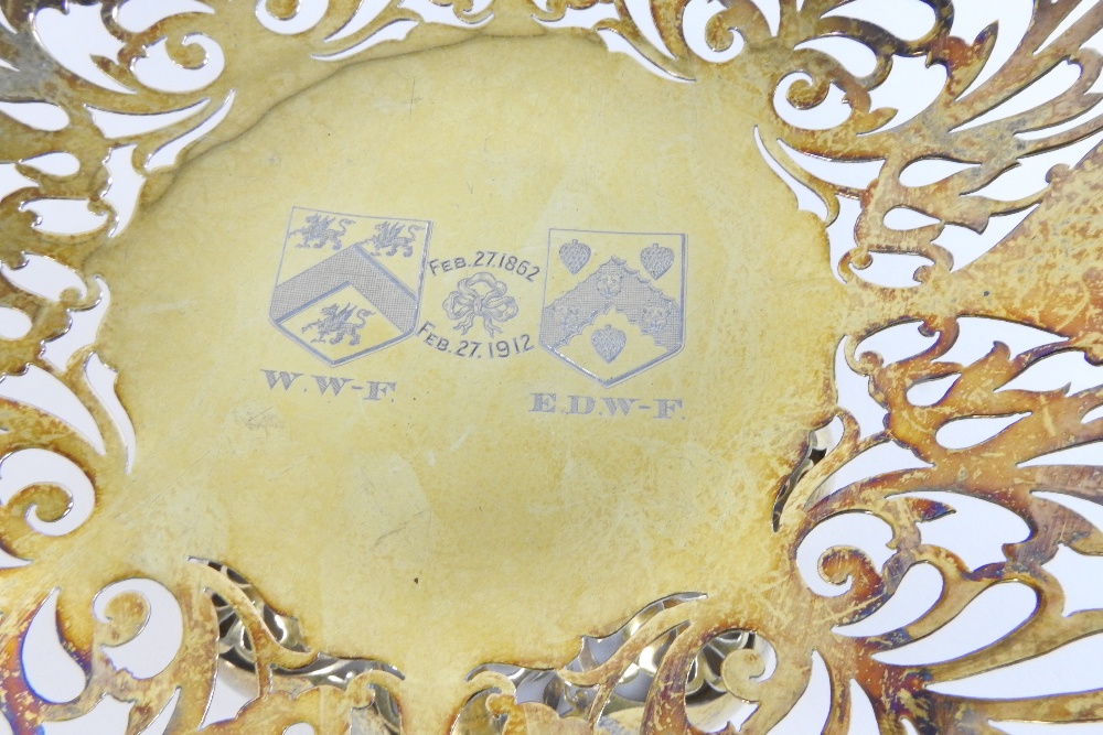 An Edwardian silver gilt cake basket, of pierced scalloped shape, with a swing handle, - Image 2 of 6