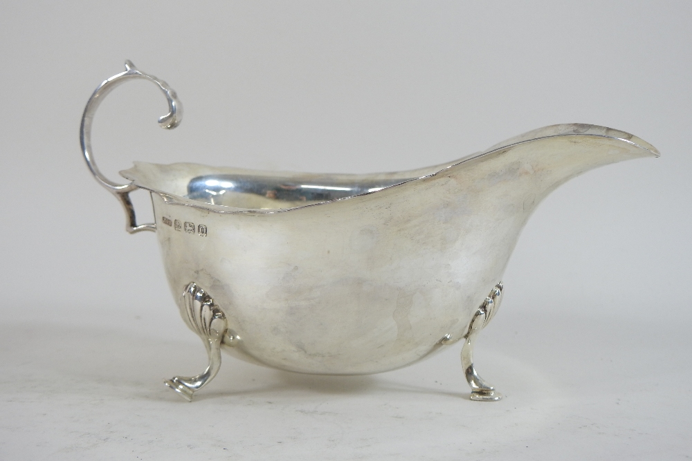 An early 20th century silver sauce boat, of helmet shape, on cabriole legs, Birmingham 1913, - Image 6 of 9