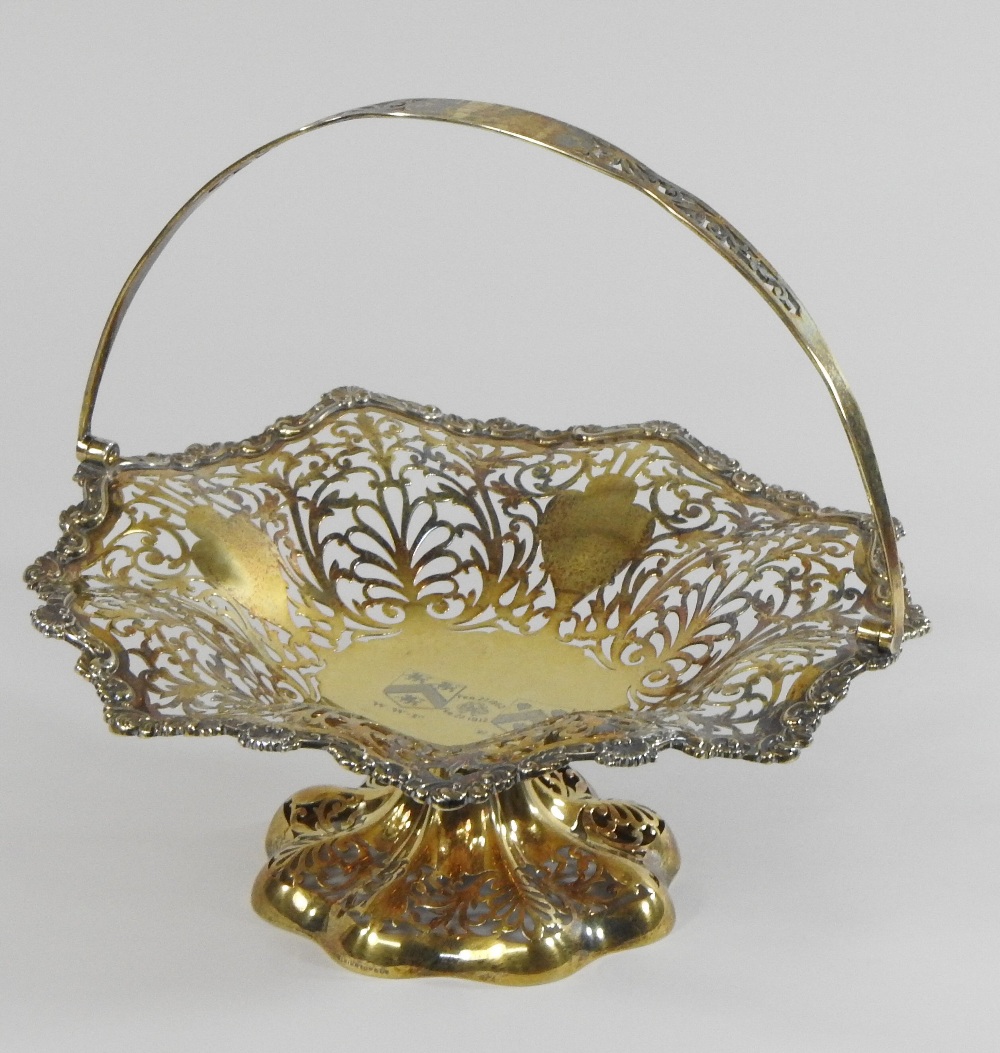 An Edwardian silver gilt cake basket, of pierced scalloped shape, with a swing handle, - Image 5 of 6