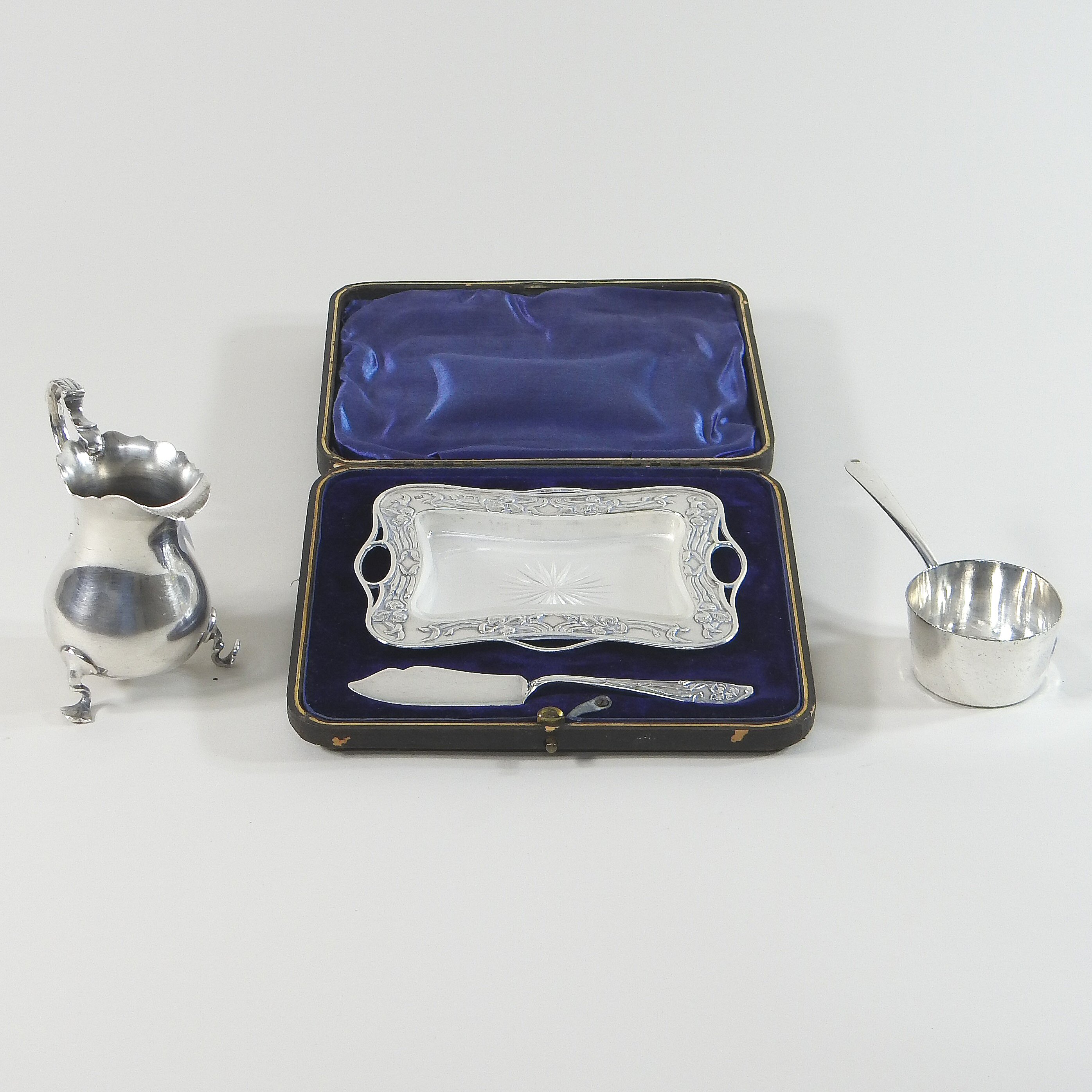 An Edwardian silver butter dish, with a glass liner and knife, Birmingham 1903, cased,