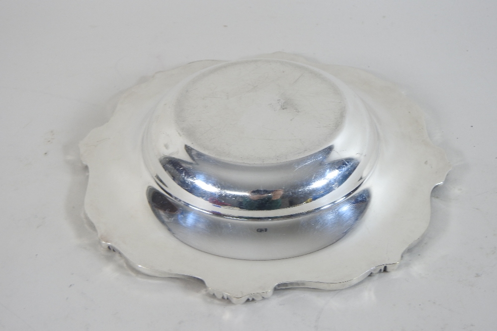 An American silver plated stand, of pierced scrolled design, stamped Wallace 3710, 22cm, - Image 10 of 15