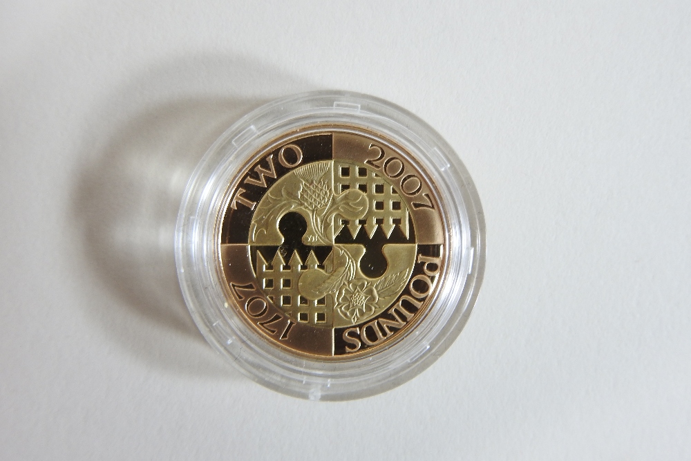 A 22 carat gold £2 proof coin, 2007, to commemorate the 300th anniversary of the Act of Union, - Image 3 of 6