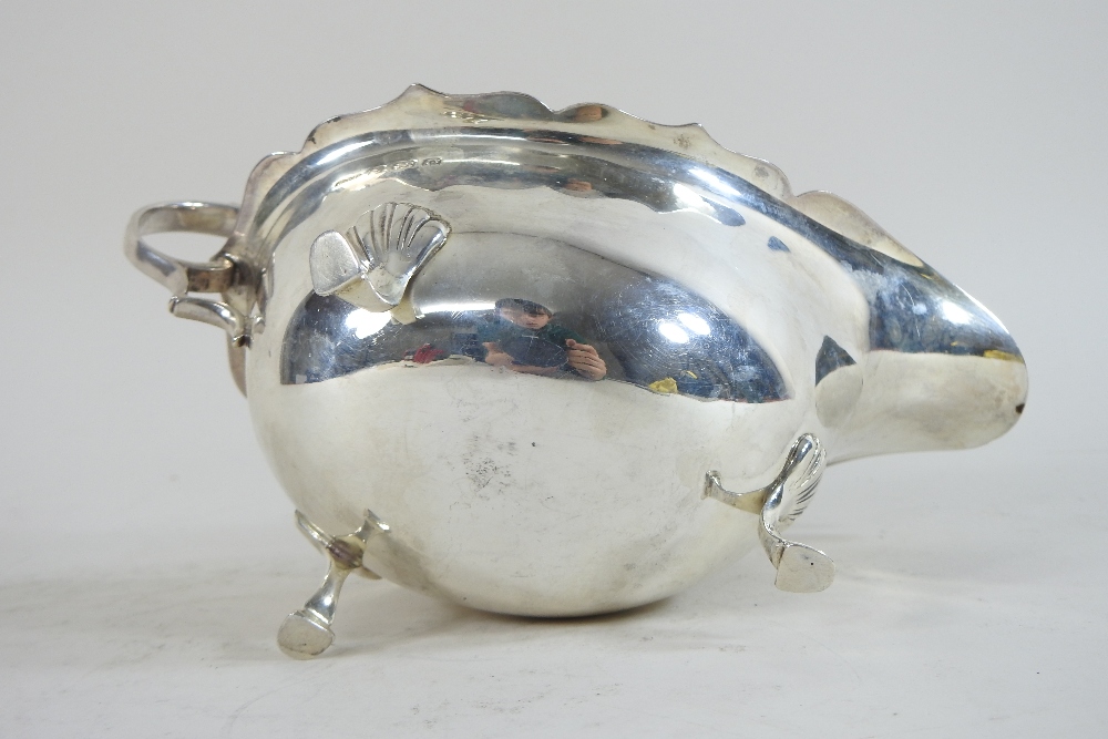 An early 20th century silver sauce boat, of helmet shape, on cabriole legs, Birmingham 1913, - Image 7 of 9