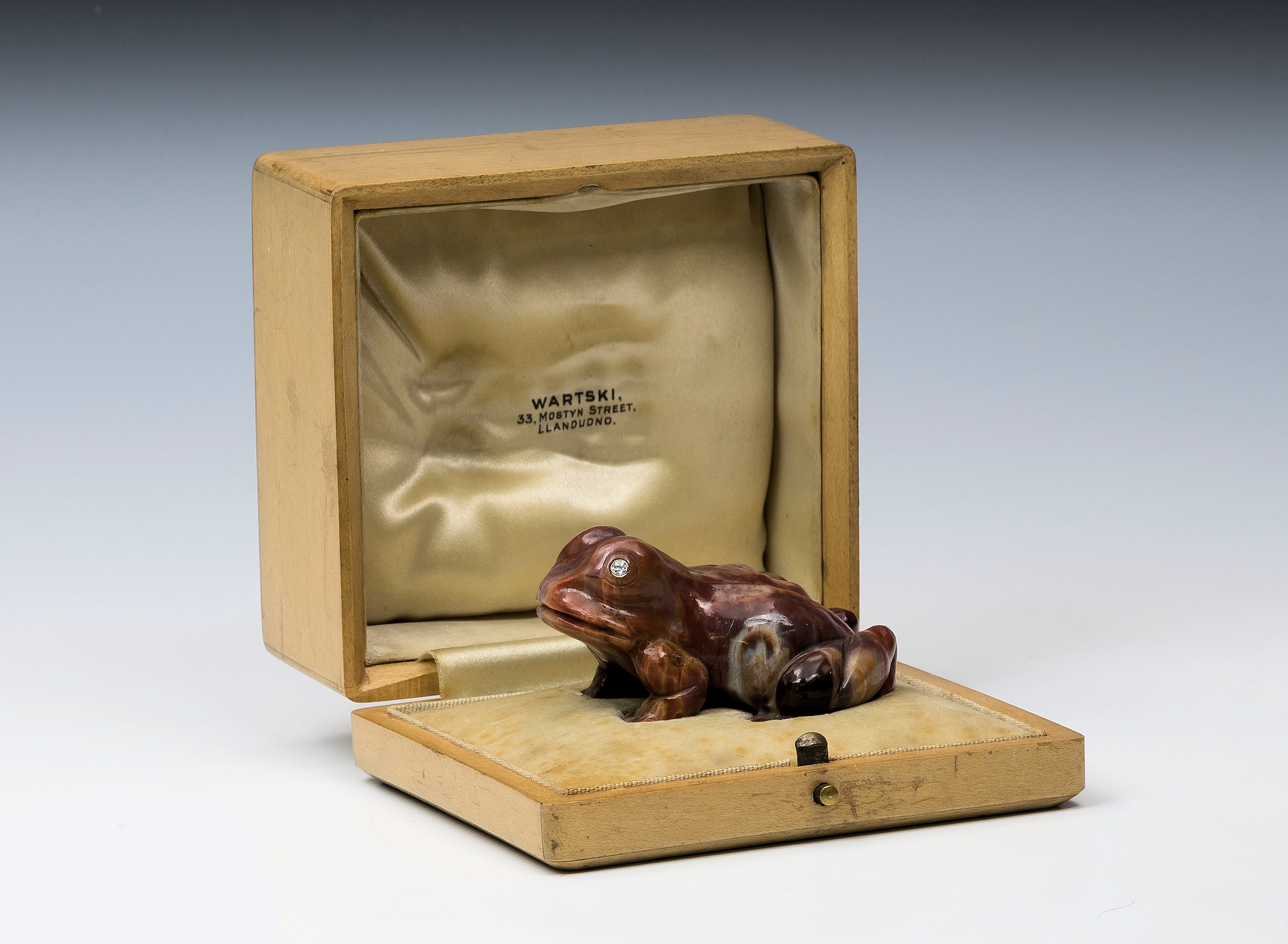 A Russian carved hardstone model of a toad, believed to be by Fabergé, c.1900, realistically