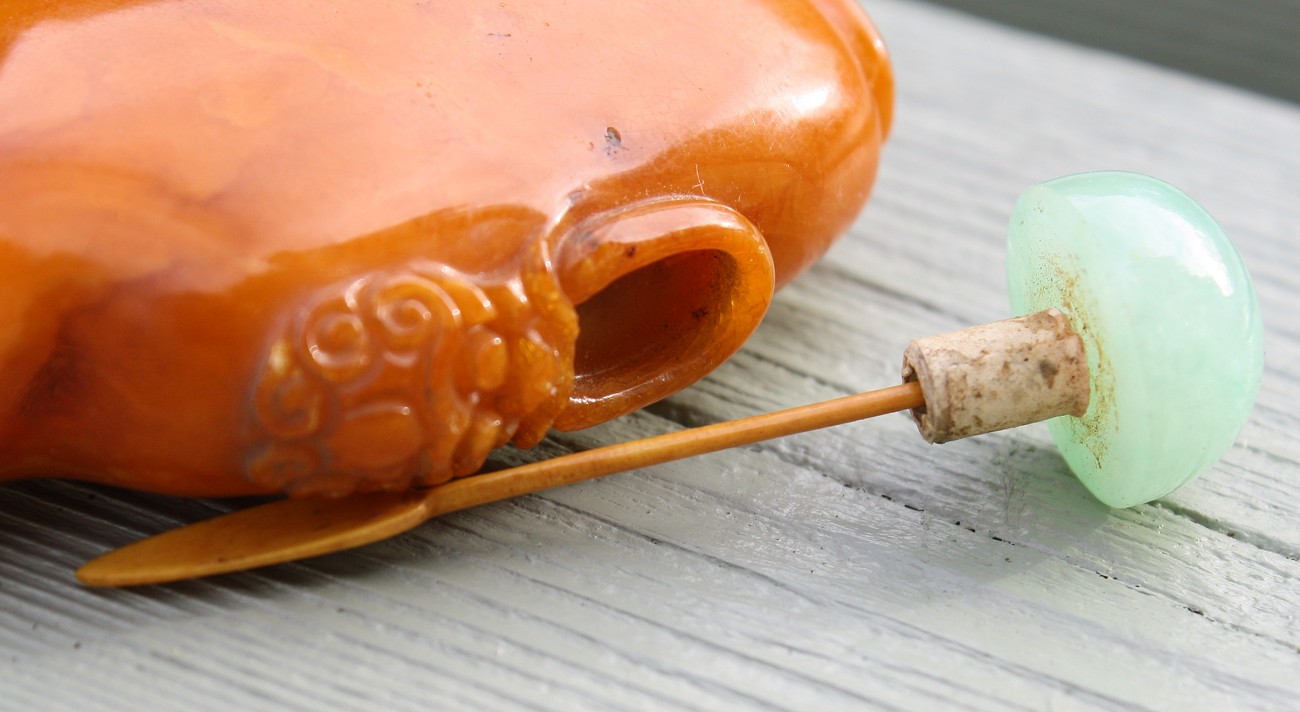 A Chinese egg yolk amber snuff bottle, 18th / 19th century, rounded straight sided form, relief - Image 7 of 11