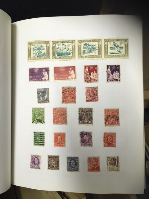 STAMPS : Mixed box lot with Senator album of World Stamps, small World album, - Image 4 of 4