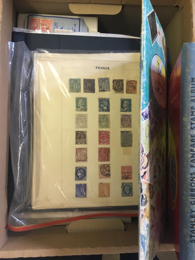 STAMPS : WORLD, accumulation with countries sorted into packets,