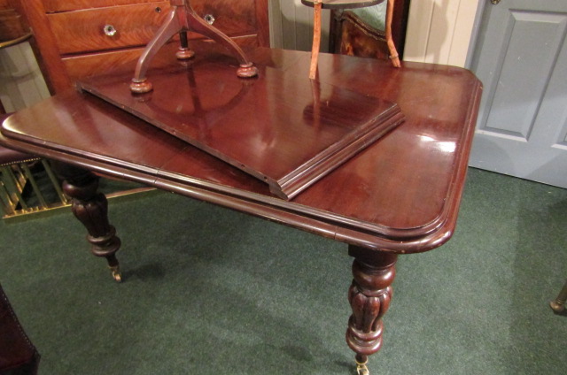 Victorian Mahogany Dining Table with Extra Leaf above Well Turned and Reeded Supports Good