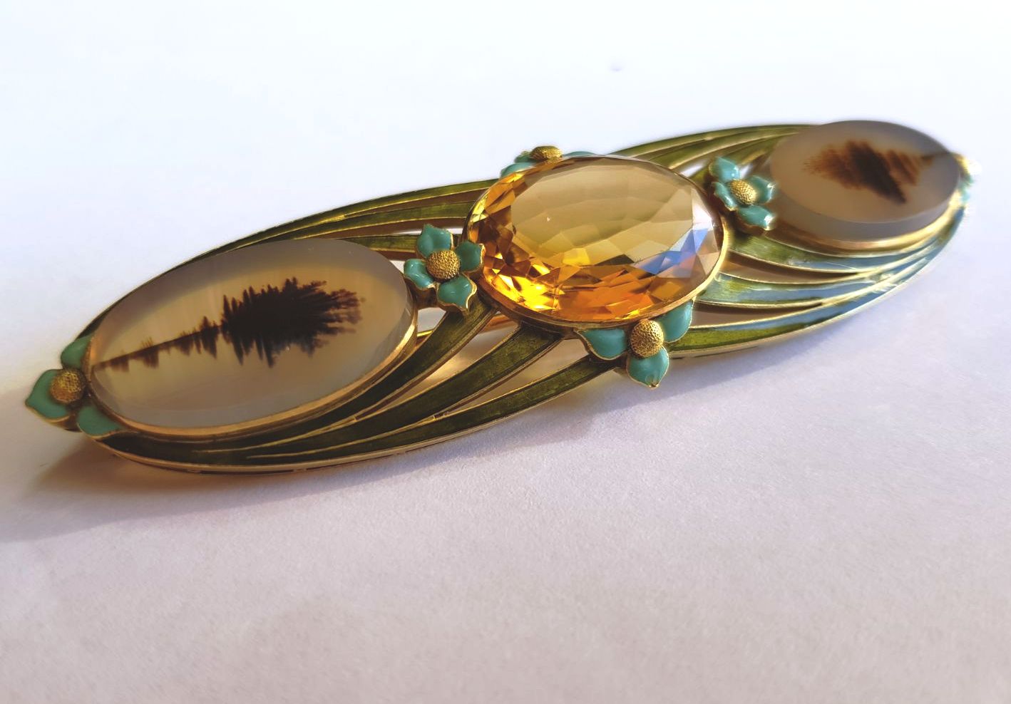 Fine Quality 18 Carat Gold Arts and Crafts Ladies Brooch c1895 Mounted with Citrine Moss Agate and