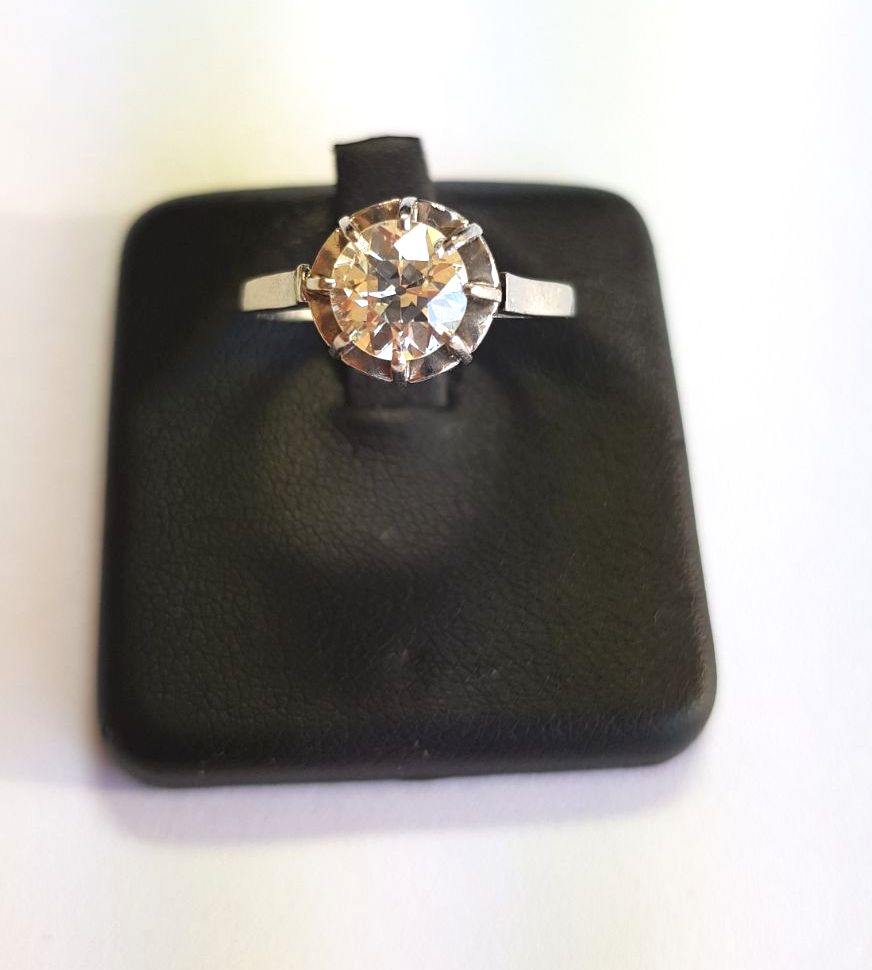 Antique Platinum Mounted Solitaire Diamond Ring of Approximately 1 Carat