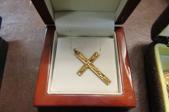 10 Carat Crucifix Yellow Gold Pendant