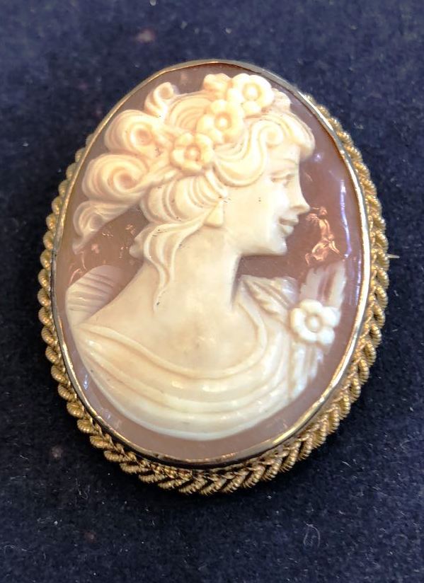 9 Carat Gold Mounted Cameo Brooch Depicting Classical Figure Set in Side Profile