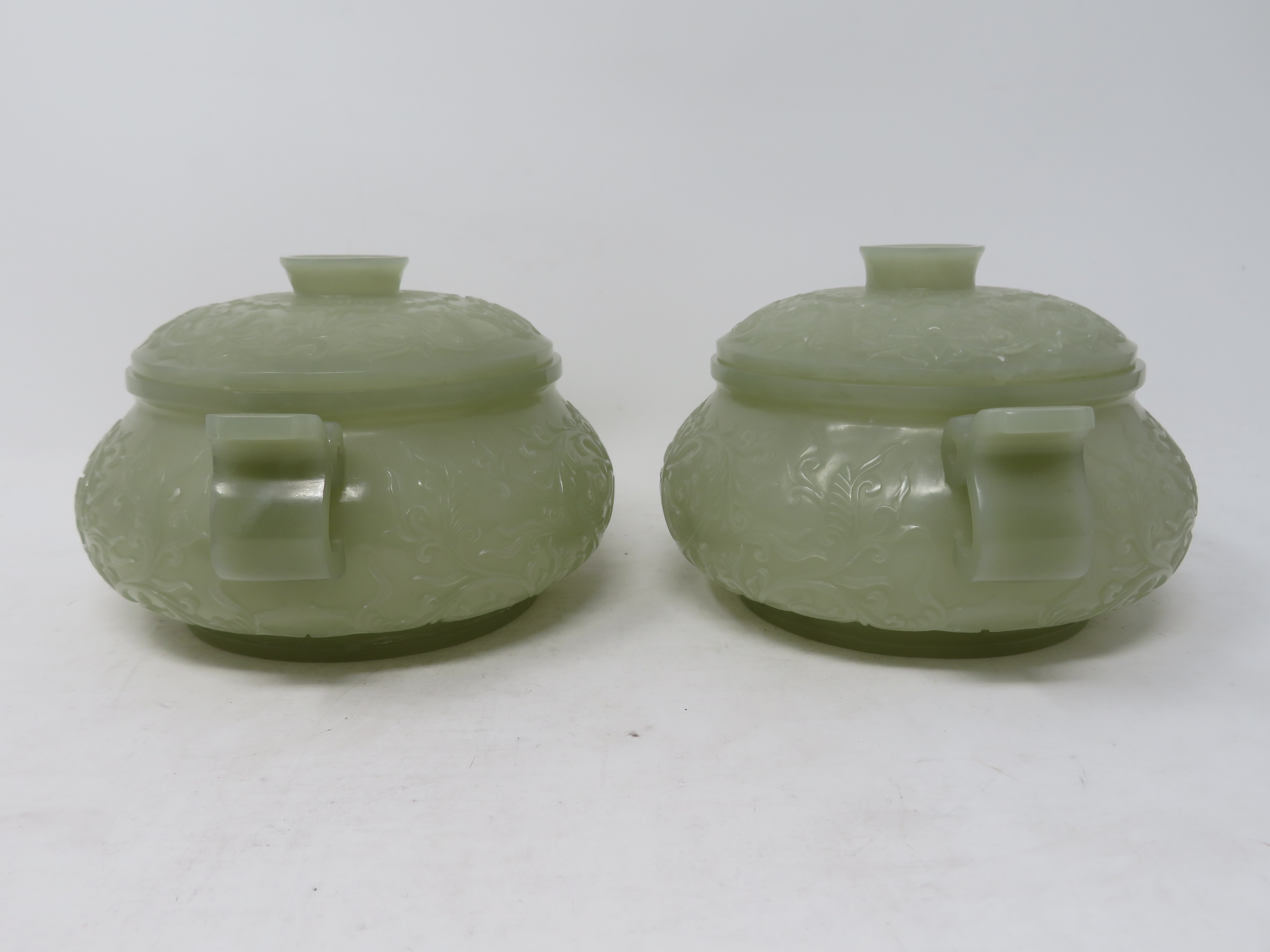 A PAIR OF CHINESE CELADON JADE CENSERS AND COVERS - Image 3 of 10