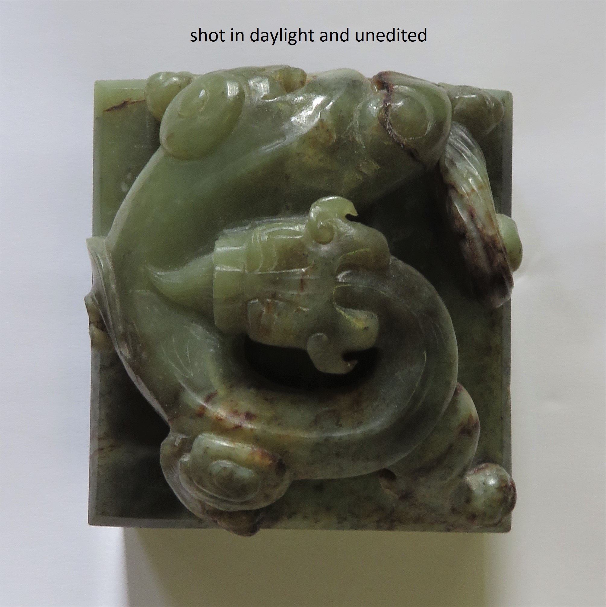 A CHINESE GREEN JADE 'CHILONG' SEAL - Image 4 of 8