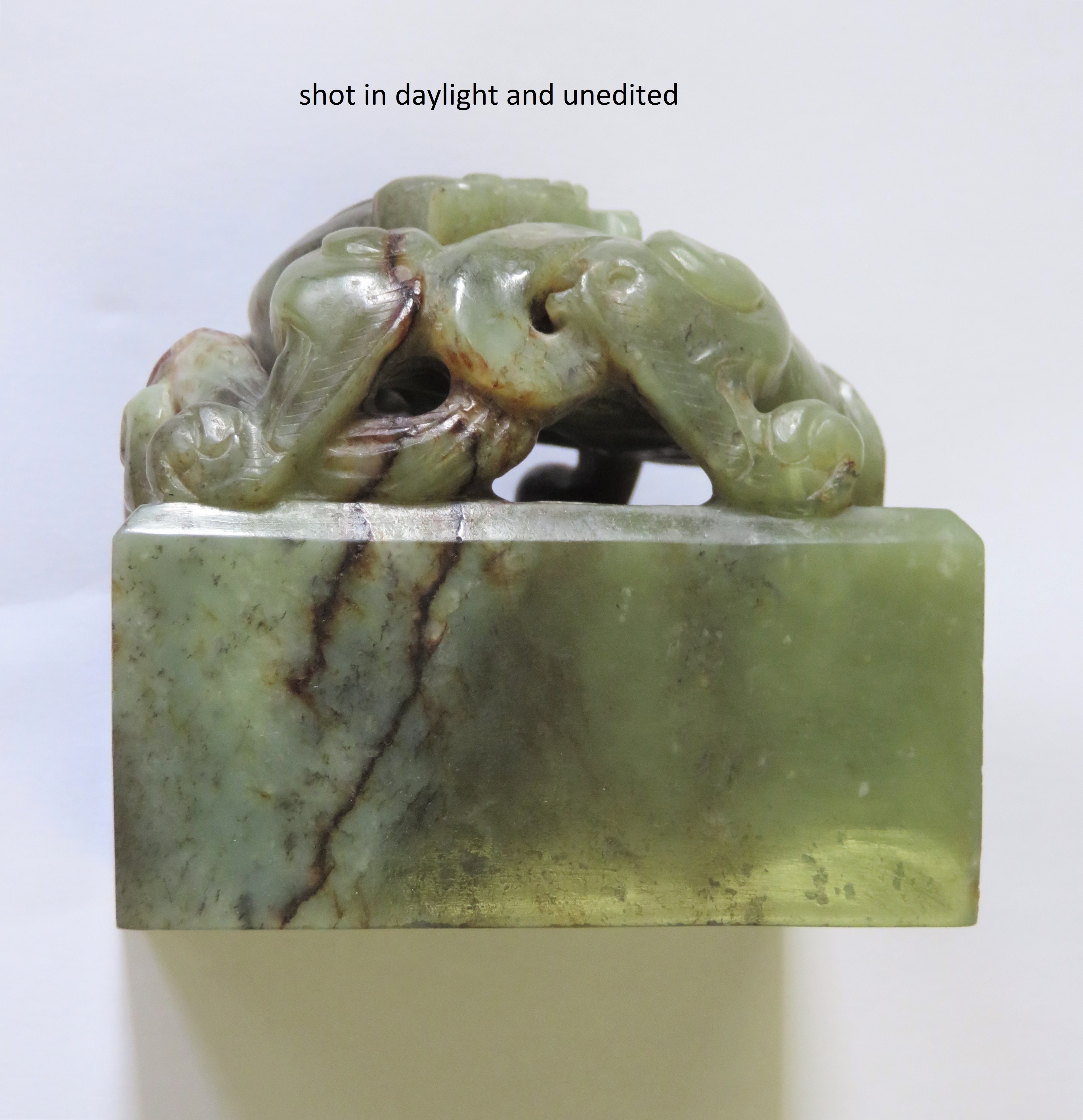 A CHINESE GREEN JADE 'CHILONG' SEAL - Image 5 of 8