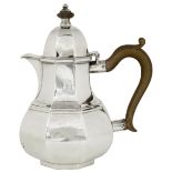 AN EDWARDIAN SILVER COFFEE POT, CRICHTON BROTHERS, LONDON, 1910 in plain octagonal Queen Anne style,