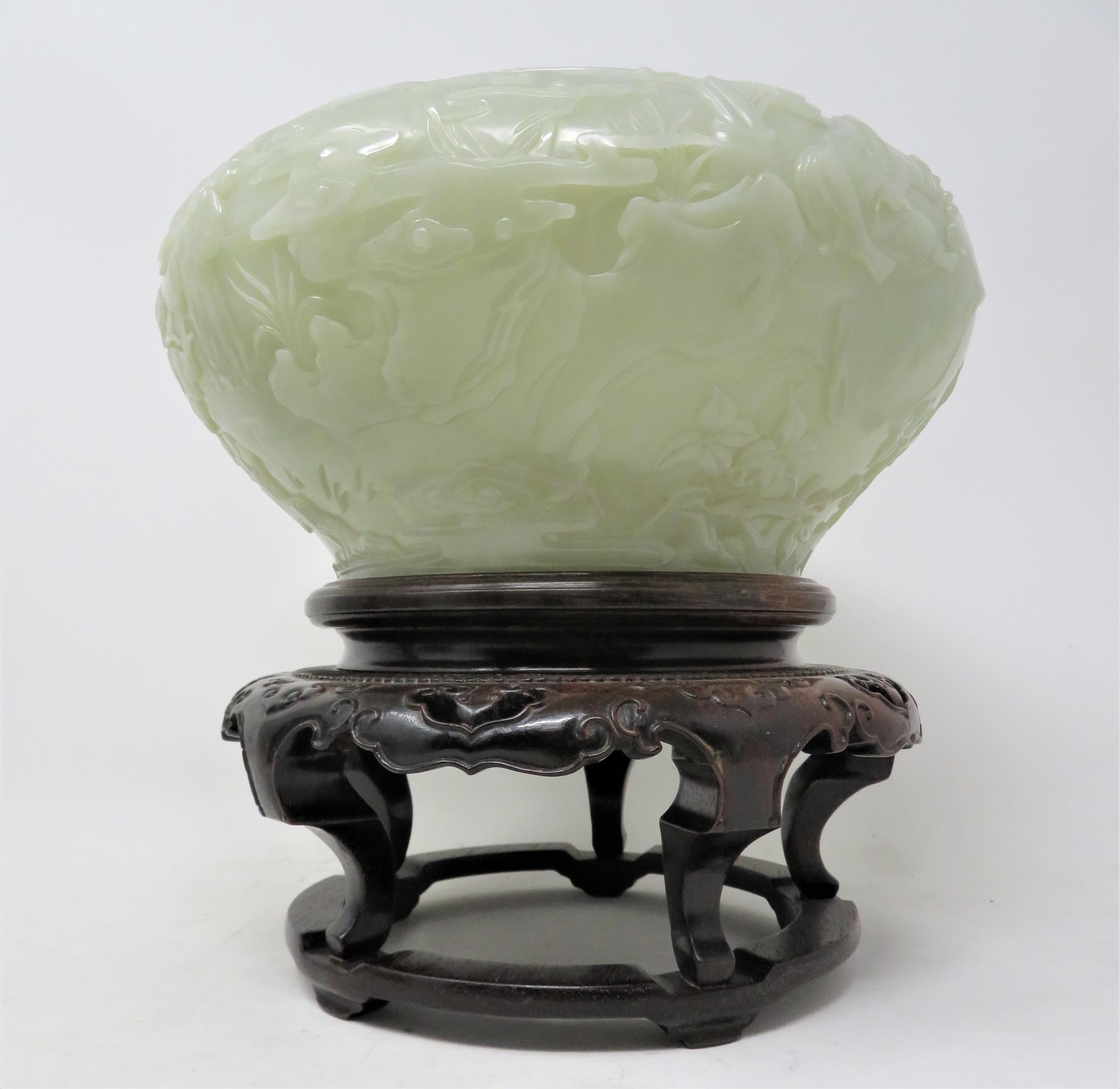 A CHINESE PALE CELADON JADE 'SCHOLARS' BOWL - Image 2 of 10