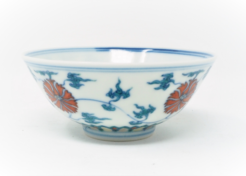 ‡ A CHINESE DOUCAI 'LOTUS' BOWL - Image 3 of 6