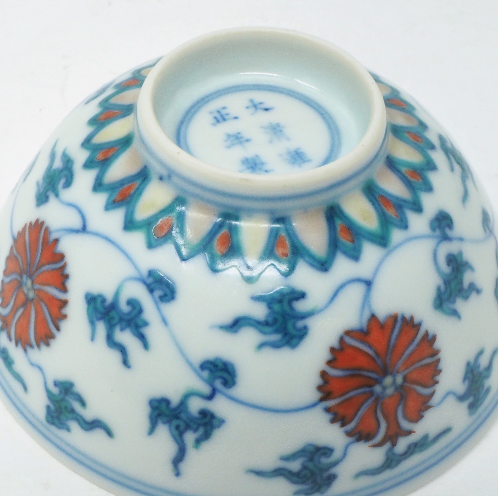 ‡ A CHINESE DOUCAI 'LOTUS' BOWL - Image 5 of 6