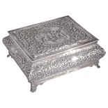 AN EDWARDIAN SILVER JEWELLERY BOX, HENRY MATTHEWS, BIRMINGHAM, 1901 oblong, the lid stamped with a