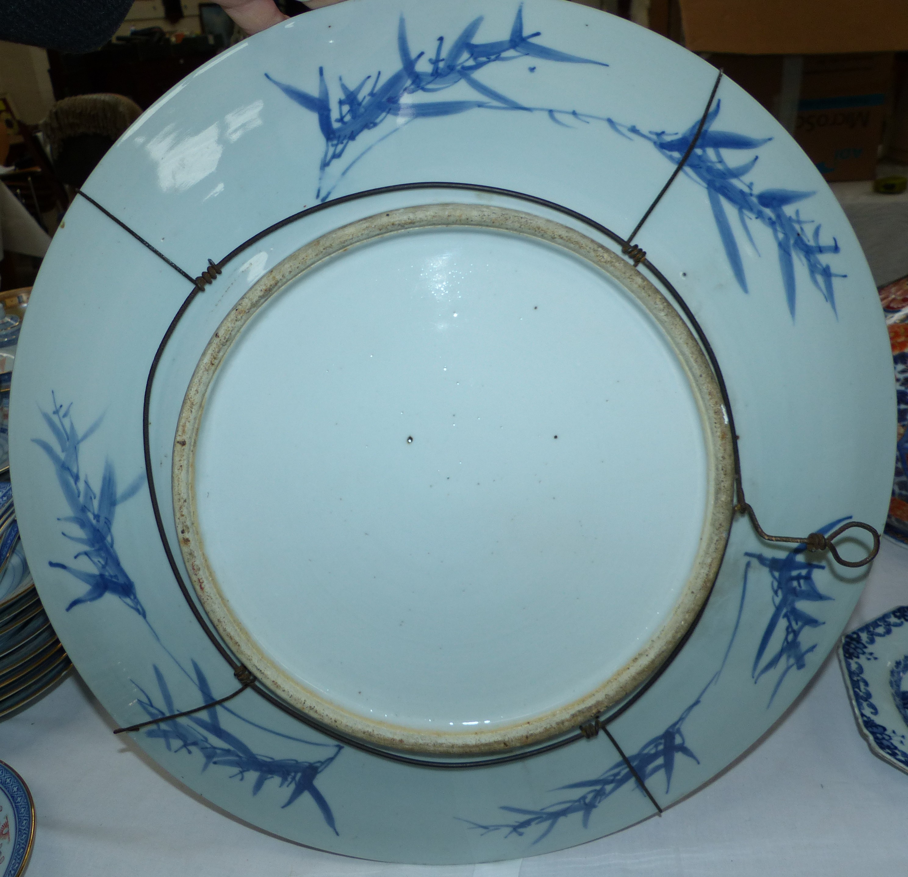 A large oriental blue and white porcelain circular charger, 18¾" - Image 3 of 3