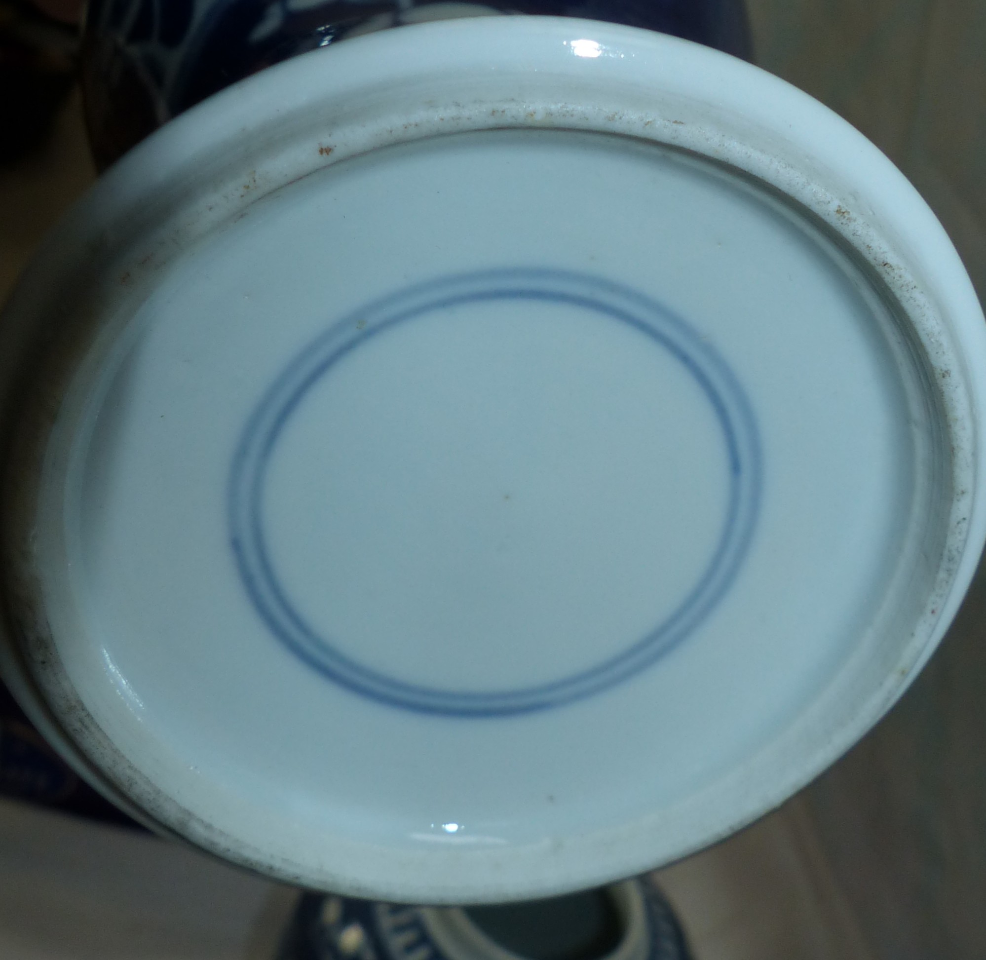 A Chinese blue & white covered vase, 12½"; 2 similar ginger jars - Bild 7 aus 7