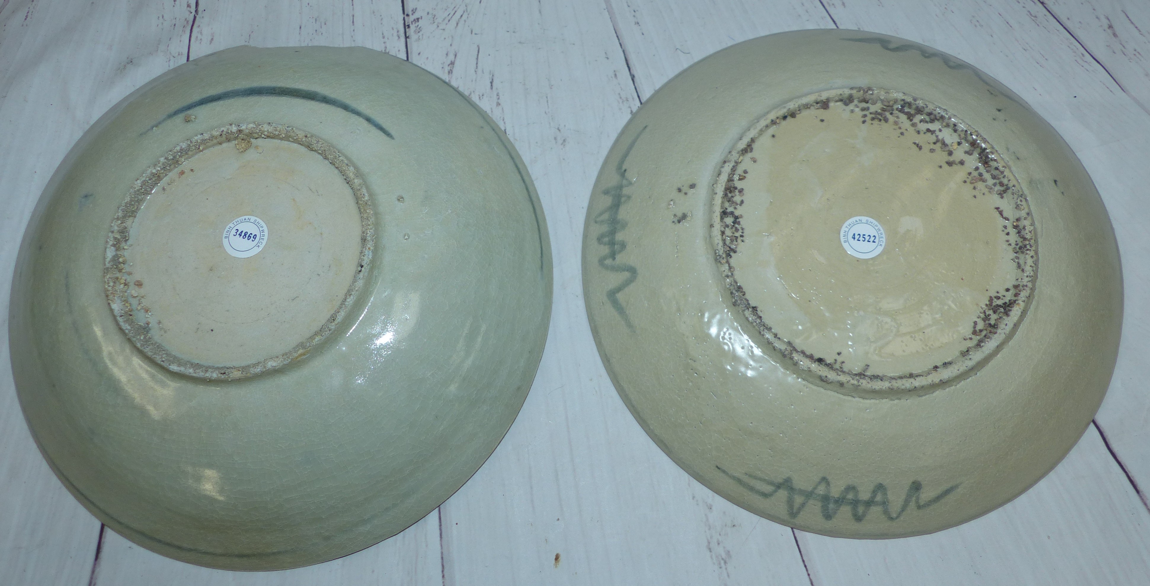 A pair of early 17th century Chinese blue and white circular dishes from the Binn Thun shipwreck, - Image 2 of 3