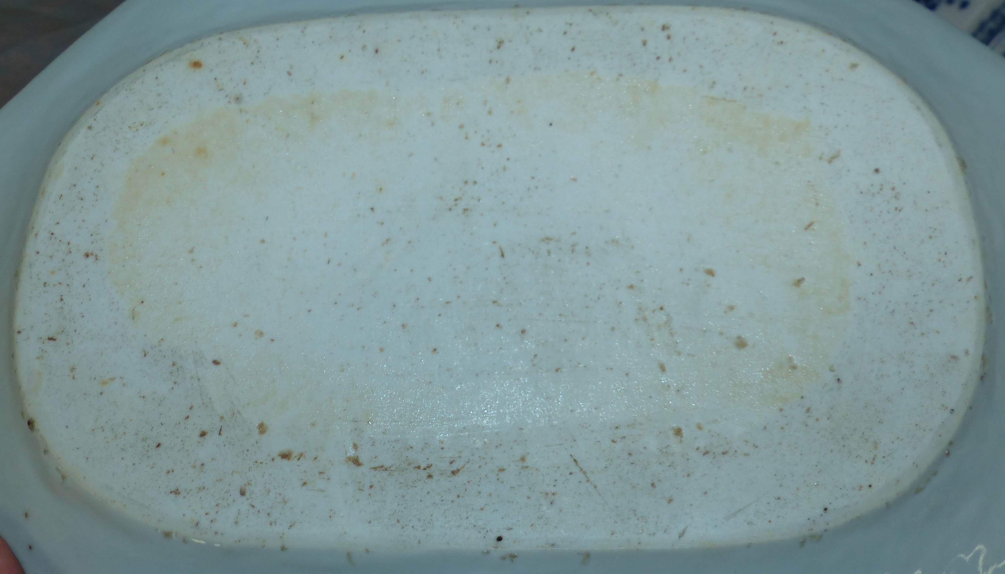 An 18th century Chinese blue and white rectangular dish, naturalistic decoration, 11", 2 matching - Bild 2 aus 2