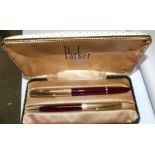 A PARKER fountain pen/pencil set (cased)