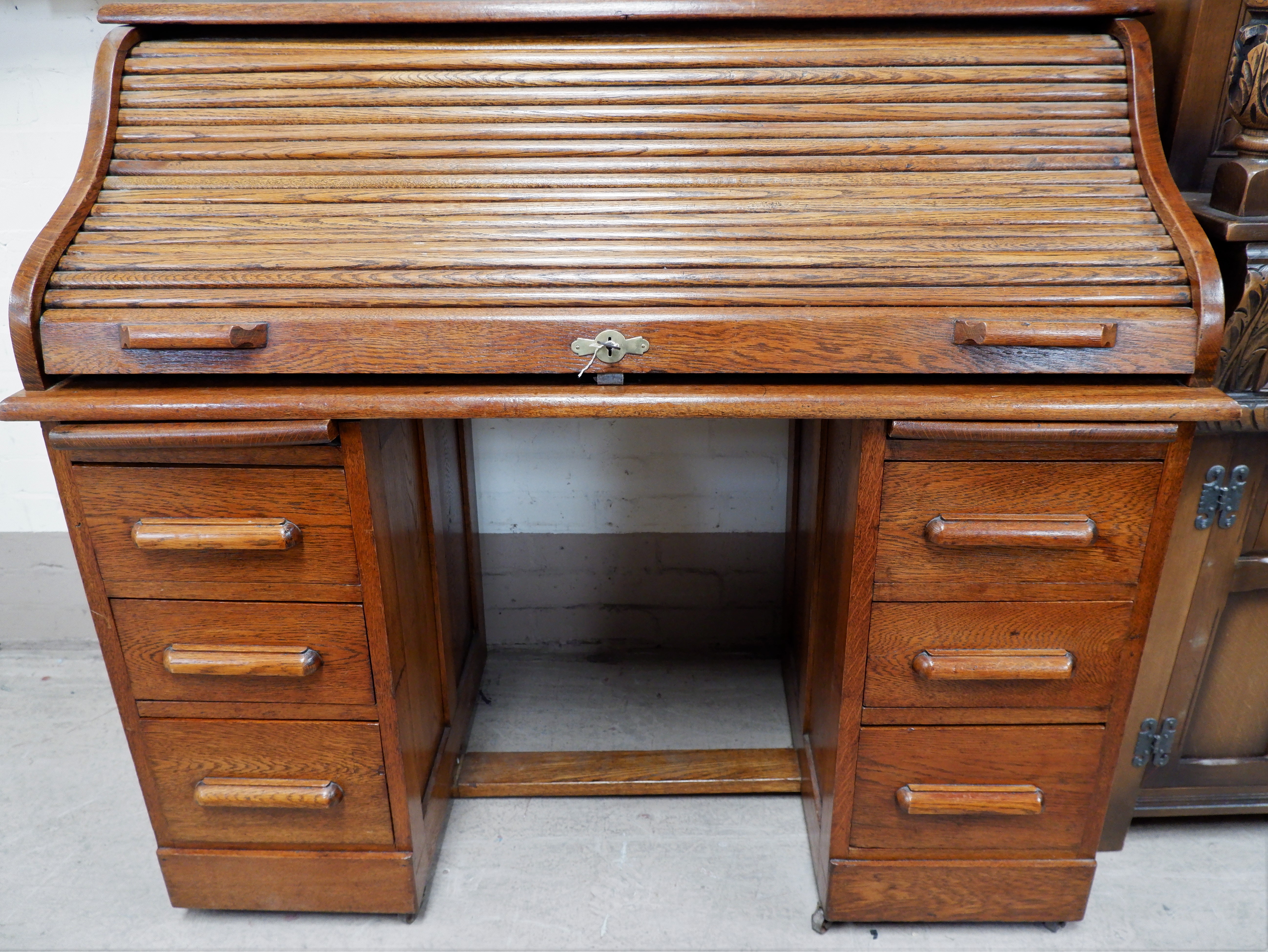 An early 20th century roll top desk with 'S' shaped scroll, part fitted interior and 6 drawers - Image 2 of 2