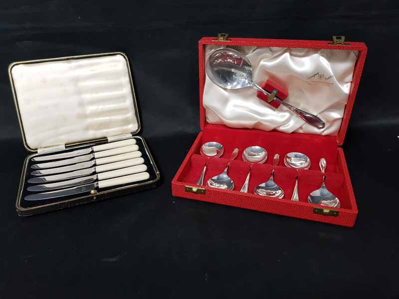 LOT OF CASED AND LOOSE SILVER PLATED CUTLERY
