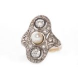 ART DECO DIAMOND AND PEARL PLAQUE RING