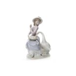 LLADRO FIGURE 'GOOSE TRYING TO EAT'